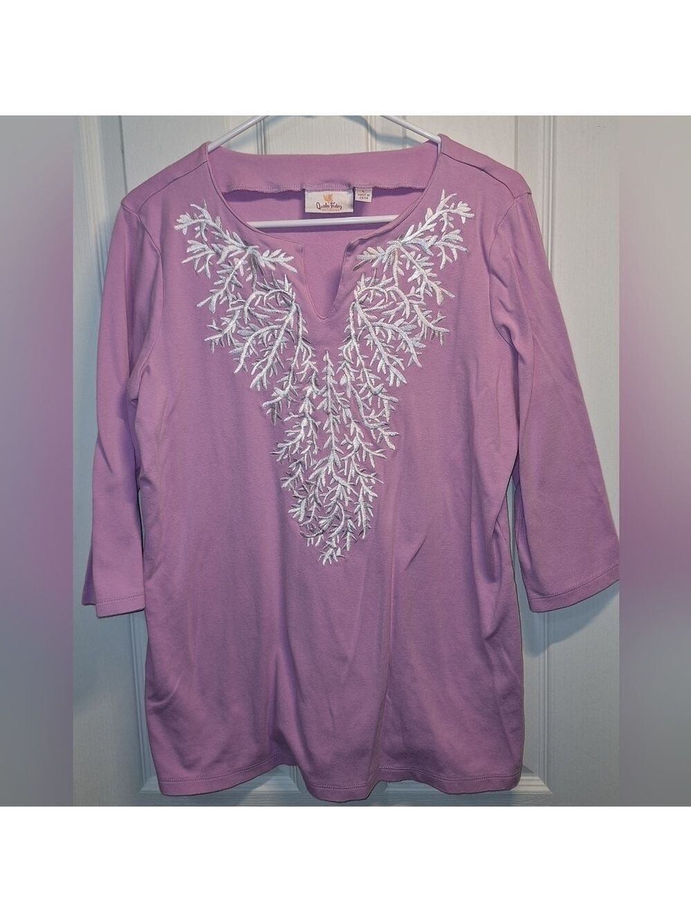 Quacker Factory Lavender Embroidered Top Large